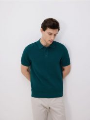 Strukturalny sweter polo - morski. Zielone swetry przez głowę męskie Reserved, l, bez wzorów, z dzianiny, bez kołnierzyka. W wyprzedaży za 59.99 zł.