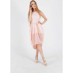 Sukienka w kolorze brzoskwiniowym. Sukienki damskie marki Bessa, Moonlight. W wyprzedaży za 144.95 zł.