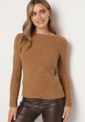 Brązowy Sweter w Klasycznym Stylu z Dekoltem w Łódkę Zinvirra. Brązowe swetry damskie Born2be, na zimę, m, bez wzorów, klasyczne, bez kołnierzyka, bez ramiączek, bez kaptura. Za 74.99 zł.