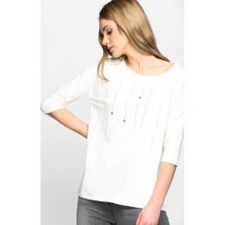 Kremowa Bluzka Fine Rain. Białe bluzki damskie Born2be, z okrągłym kołnierzem, z długim rękawem. Za 39.99 zł.