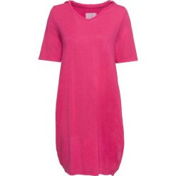 Sukienka shirtowa z kapturem bonprix różowy. Czerwone sukienki damskie bonprix, z dekoltem w serek. Za 37.99 zł.