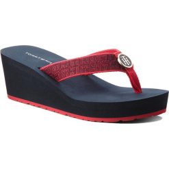 Japonki TOMMY HILFIGER - Hordware Mid Beach S FW0FW03198 Tango Red 611. Klapki damskie marki Tommy Hilfiger. W wyprzedaży za 159.00 zł.