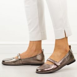 Skórzane gun baleriny damskie Filippo Dp7742/26. Szare baleriny damskie Filippo, na lato, bez wzorów, z jeansu, biznesowe, bez obcasa, na płaskiej podeszwie. Za 219.00 zł.