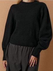 Sweter basic - czarny. Czarne swetry damskie Sinsay, l, bez wzorów, bez kołnierzyka, bez ramiączek, bez kaptura. Za 49.99 zł.