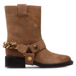 Kowbojki Guess. Brązowe botki damskie Guess, bez obcasa, na płaskiej podeszwie, bez zapięcia. Za 659.99 zł.