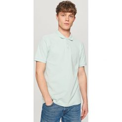 Klasyczna koszulka polo - Turkusowy. Niebieskie koszulki polo męskie Reserved. Za 39.99 zł.