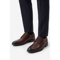 Półbuty GINO ROSSI. Brązowe eleganckie półbuty Gino Rossi, wizytowe, bez zapięcia. Za 449.99 zł.