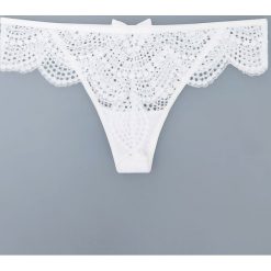 Koronkowe stringi - Kremowy. Stringi damskie marki Reserved. Za 24.99 zł.