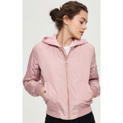 Kurtka z kapturem - Różowy. Czerwone kurtki damskie Sinsay. Za 159.99 zł.