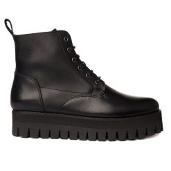 BUFFALO Damskie botki na platformie ZLN 0204 – skóra naturalna, czarne. Czarne botki damskie Buffalo, na zimę, ze skóry, eleganckie, bez obcasa, na platformie, bez zapięcia. Za 346.99 zł.