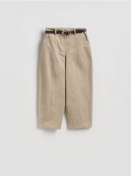 Spodnie barrel leg z paskiem - beżowy. Brązowe spodnie materiałowe damskie Reserved, l, bez wzorów, z bawełny. Za 179.99 zł.