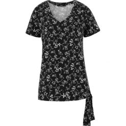 Shirt z wiązaniem z boku bonprix czarny z nadrukiem. Bluzki damskie marki bonprix. Za 54.99 zł.