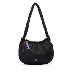Torebka Tommy Jeans. Czarne torebki do ręki damskie Tommy Jeans, bez wzorów, z jeansu, klasyczne, bez dodatków. Za 449.99 zł.