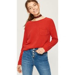 Sweter z kieszenią - Czerwony. Czerwone swetry damskie Sinsay. Za 39.99 zł.