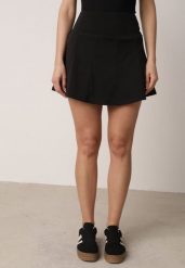 Czarne Sportowe Spódnico-Szorty z Funkcjonalnymi Kieszonkami Natellea. Czarne szorty sportowe damskie Born2be, l, bez wzorów, z materiału, sportowe, tenisowe. Za 49.99 zł.