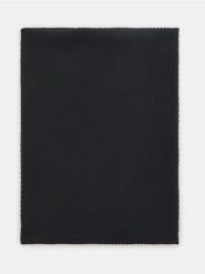 Prążkowany szalik - czarny. Czarne szaliki i chusty damskie Sinsay, bez wzorów, prążkowane. Za 19.99 zł.