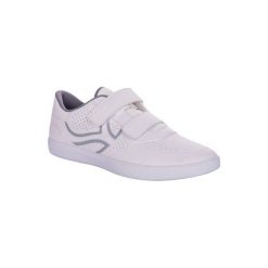 Buty tenis TS100 na rzepy męskie na twardą nawierzchnię. Buty sportowe męskie marki ARTENGO. W wyprzedaży za 39.99 zł.