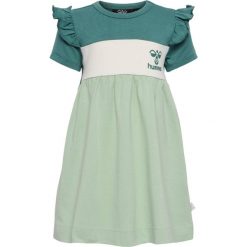 Sukienka dla dziewczynki Hummel Talya. Zielone sukienki dla dziewczynek Hummel, bez wzorów, z bawełny, bez ramiączek, krótkie. Za 172.50 zł.