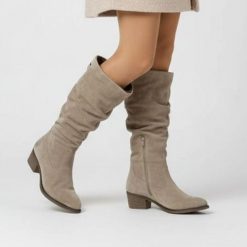 Kozaki damskie Rieker, z marszczoną cholewką skórzaną na klocku, beżowe, 73159-60. Brązowe kozaki damskie Rieker, bez obcasa, na obcasie. Za 407.99 zł.