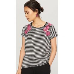T-shirt w paski - Czarny. T-shirty damskie marki Reserved. Za 79.99 zł.