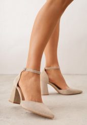 Ciemnobeżowe Czółenka z Imitacji Zamszu na Słupku z Noskiem w Szpic Violetto. Brązowe czółenka damskie Born2be, bez wzorów, z jeansu, biznesowe, bez obcasa, na słupku, bez zapięcia. Za 89.99 zł.