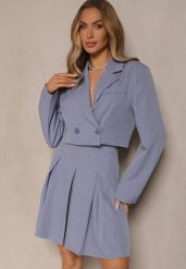 Niebieska Rozkloszowana Spódnica z Plisami Zdobiona Subtelnym Wzorem w Paski Redamira. Niebieskie spódnice damskie Renee, l, z aplikacjami, eleganckie, mini, rozkloszowane. Za 74.99 zł.
