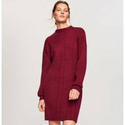 Długi sweter - Bordowy. Czerwone swetry damskie Reserved. Za 139.99 zł.