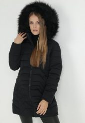 Czarna Kurtka Do Kolan z Kapturem i Pikowaniem Sagi. Czarne kurtki damskie Born2be, l, z aplikacjami, z kapturem. Za 319.99 zł.