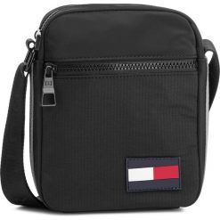 Saszetka TOMMY HILFIGER - Sport Mix Mini Reporter AM0AM04242 002. Czarne saszetki męskie Tommy Hilfiger, z materiału, młodzieżowe. Za 319.00 zł.