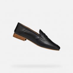 Damskie mokasyny Geox Mantinea. Brązowe mokasyny damskie Geox, ze skóry, eleganckie. Za 457.20 zł.