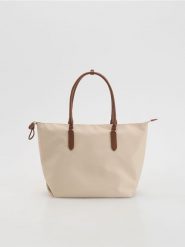 Tkaninowa torebka shopper - beżowy. Brązowe torebki shopper damskie Reserved, bez wzorów, z tkaniny, bez dodatków. Za 119.99 zł.