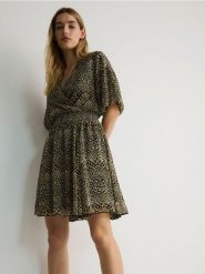 Sukienka z bufkami - beżowy. Brązowe sukienki damskie Reserved, l, bez wzorów, z tkaniny, bez kołnierzyka, bez ramiączek, mini. W wyprzedaży za 49.99 zł.