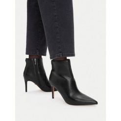 Botki Nine West. Czarne botki damskie Nine West, bez obcasa, na szpilce, bez zapięcia. Za 279.99 zł.