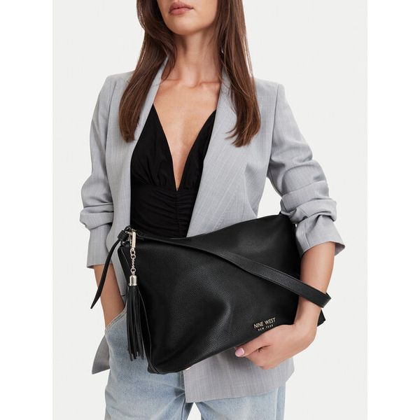 Torebka Nine West. Czarne torebki do ręki damskie Nine West, bez wzorów, klasyczne, bez dodatków. Za 229.99 zł.
