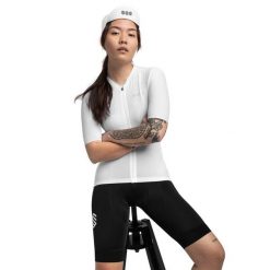 Ultralekka koszulka kolarska damska SIROKO SRX PRO Airy. Białe koszulki sportowe damskie SIROKO, xl, bez wzorów, z nylonu, bez kołnierzyka, bez ramiączek, rowerowe. Za 296.00 zł.