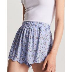 Szorty z wysokim stanem - Granatowy. Szorty damskie Cropp. W wyprzedaży za 29.99 zł.