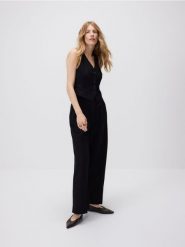 Luźne spodnie z kantem - czarny. Czarne spodnie materiałowe damskie Reserved, l, bez wzorów, z tkaniny. Za 139.99 zł.