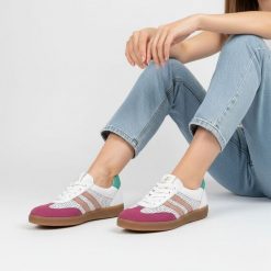 Sneakersy damskie Armodo, cholewka ze skóry naturalnej zamszowej z perforowanymi panelami klasyczne sznurowanie niska stabilna podeszwa zapewniająca. Białe półbuty damskie Armodo, w ażurowe wzory, z gumy, klasyczne, bez obcasa, bez zapięcia. Za 429.00 zł.