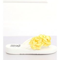 Klapki japonki białe TS-33 White. Białe klapki damskie ButyModne, bez wzorów, z materiału, bez obcasa. W wyprzedaży za 59.00 zł.