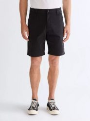 MESKIE SZORTY WRANGLER CHINO SHORTS CAVIAR 112378913. Szorty męskie Wrangler, bez wzorów, z jeansu. Za 159.99 zł.