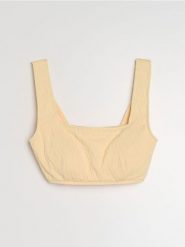 Strukturalna góra od bikini typu beach top - kremowy. Białe bikini damskie Sinsay, l, bez wzorów, bez kołnierzyka, bez ramiączek. Za 25.99 zł.