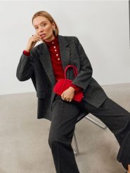Klasyczny żakiet dwurzędowy oversize - czarny. Czarne żakiety damskie Sinsay, l, bez wzorów, klasyczne. Za 79.99 zł.