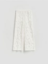 Koronkowe spodnie - złamana biel. Spodnie materiałowe damskie Reserved, l, bez wzorów, z bawełny. Za 139.99 zł.
