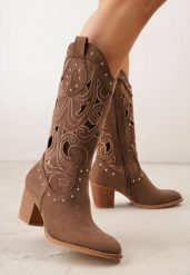 Brązowe Botki Kowbojki VICES na Obcasie z Ażurową Cholewką z Nitami Rienatea. Brązowe botki damskie Born2be, z jeansu, bez obcasa, na obcasie, bez zapięcia. Za 169.99 zł.