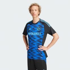 Koszulka RC Strasbourg 24/25 Third. Czarne koszulki sportowe męskie Adidas, l, bez wzorów, bez kołnierzyka, bez ramiączek, do piłki nożnej. Za 449.00 zł.