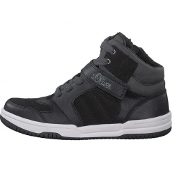 Sneakersy w kolorze czarnym. Czarne trampki i tenisówki chłopięce marki S.Oliver. W wyprzedaży za 131.95 zł.