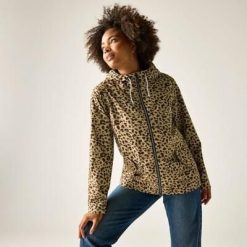 Damska wodoodporna kurtka z kapturem Bayletta. Brązowe kurtki damskie Regatta, bez wzorów, z poliesteru, z kapturem. W wyprzedaży za 229.99 zł.