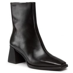 Botki Vagabond Shoemakers. Czarne botki damskie Vagabond Shoemakers, bez obcasa, na słupku, bez zapięcia. Za 719.99 zł.