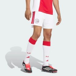 Spodenki domowe Ajax Amsterdam 26/27. Białe krótkie spodenki sportowe męskie Adidas, l, bez wzorów, z materiału, do piłki nożnej, climacool (adidas). Za 199.00 zł.