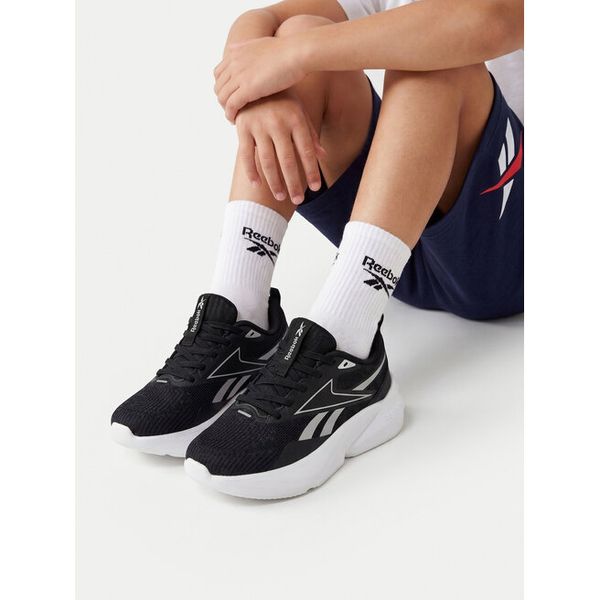Sneakersy Reebok. Czarne trampki i tenisówki chłopięce Reebok, bez wzorów, bez zapięcia. Za 139.99 zł.